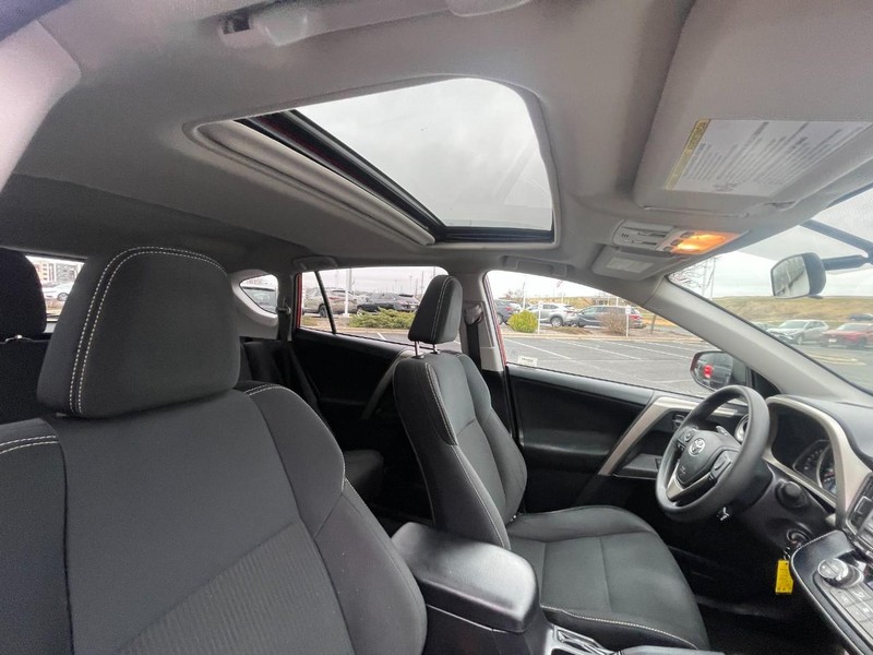 Toyota RAV4 Vehicle Image 10