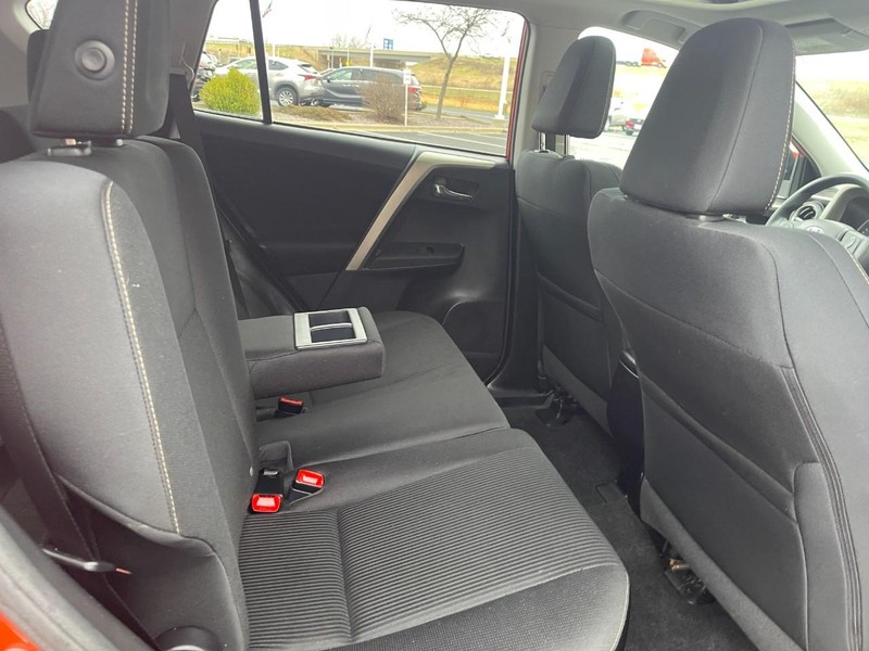 Toyota RAV4 Vehicle Image 13