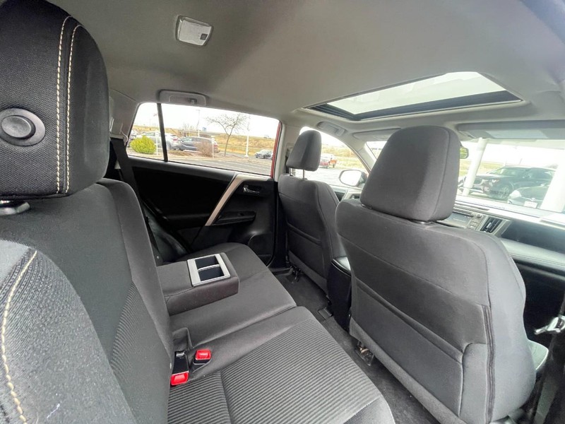 Toyota RAV4 Vehicle Image 14