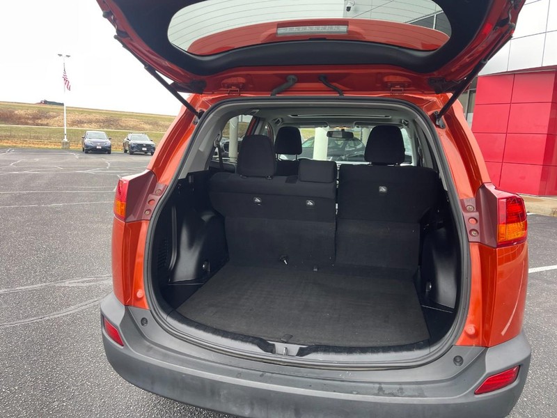 Toyota RAV4 Vehicle Image 15