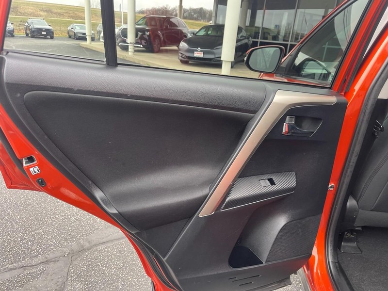 Toyota RAV4 Vehicle Image 17