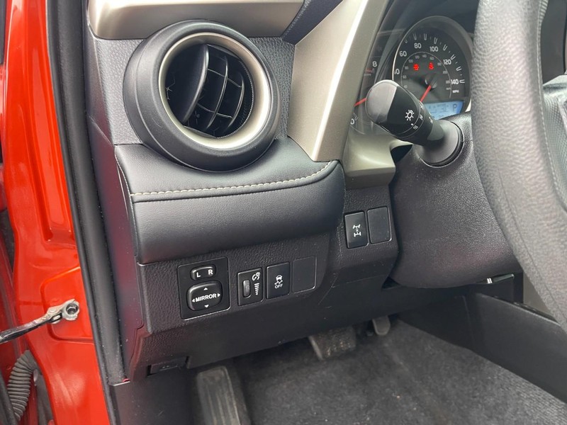 Toyota RAV4 Vehicle Image 19