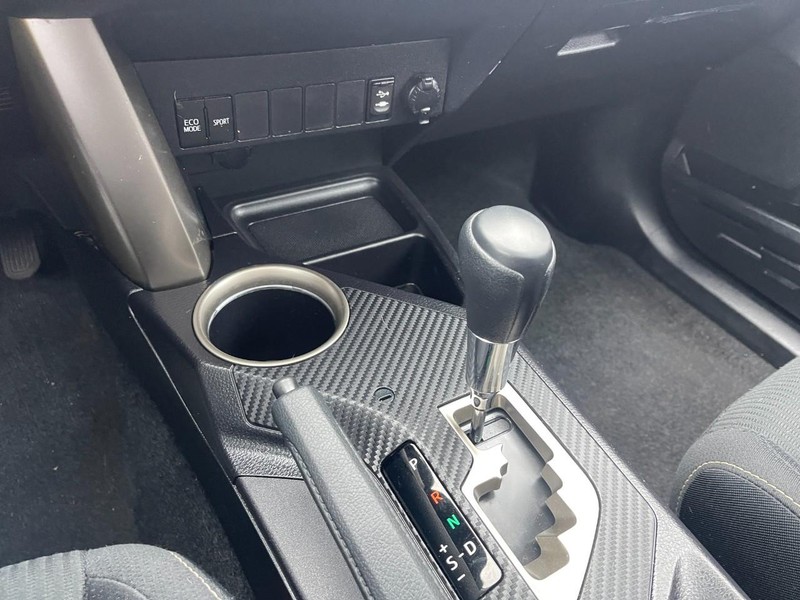 Toyota RAV4 Vehicle Image 25