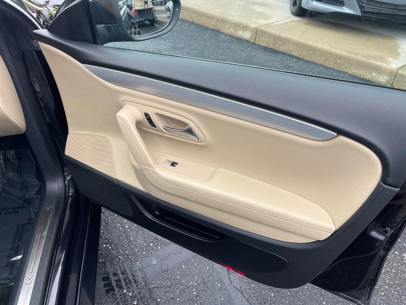 Volkswagen CC Vehicle Image 08