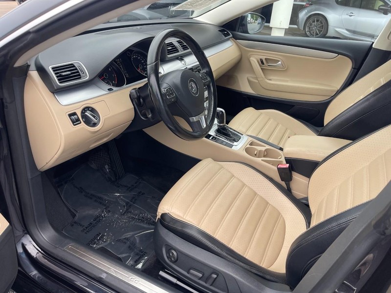 Volkswagen CC Vehicle Image 14