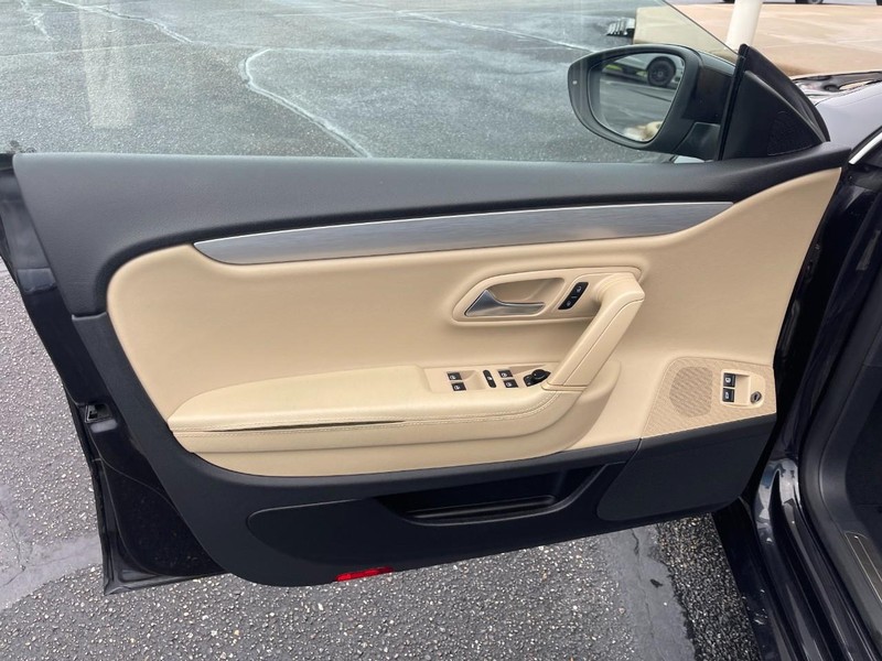 Volkswagen CC Vehicle Image 15