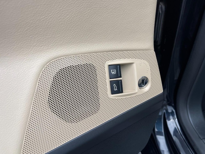 Volkswagen CC Vehicle Image 16