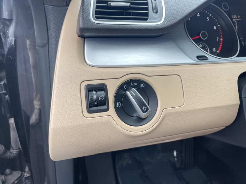 Volkswagen CC Vehicle Image 17