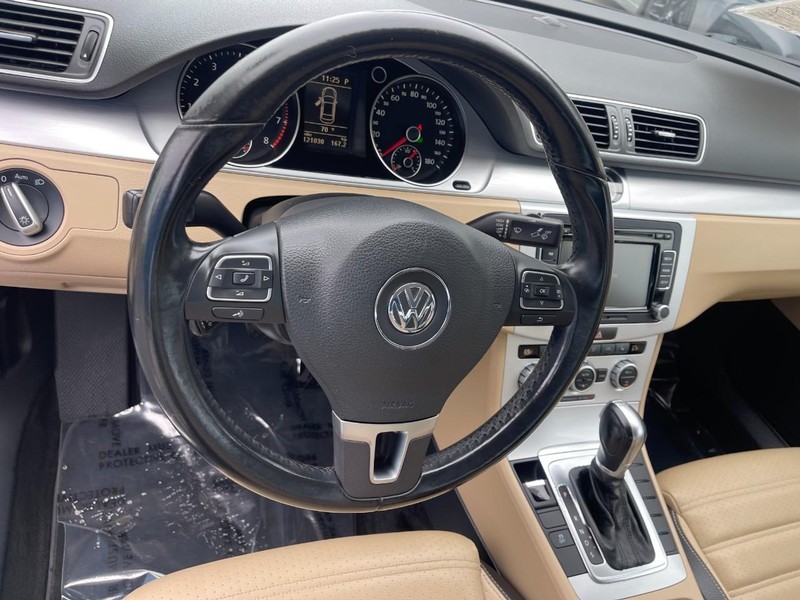 Volkswagen CC Vehicle Image 18