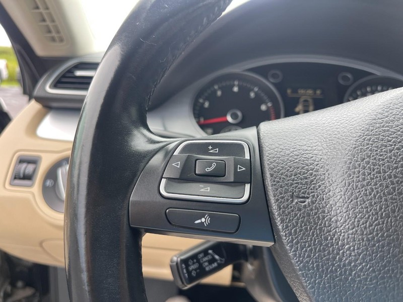 Volkswagen CC Vehicle Image 19