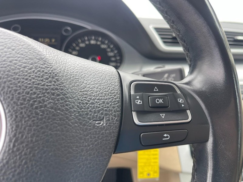 Volkswagen CC Vehicle Image 20