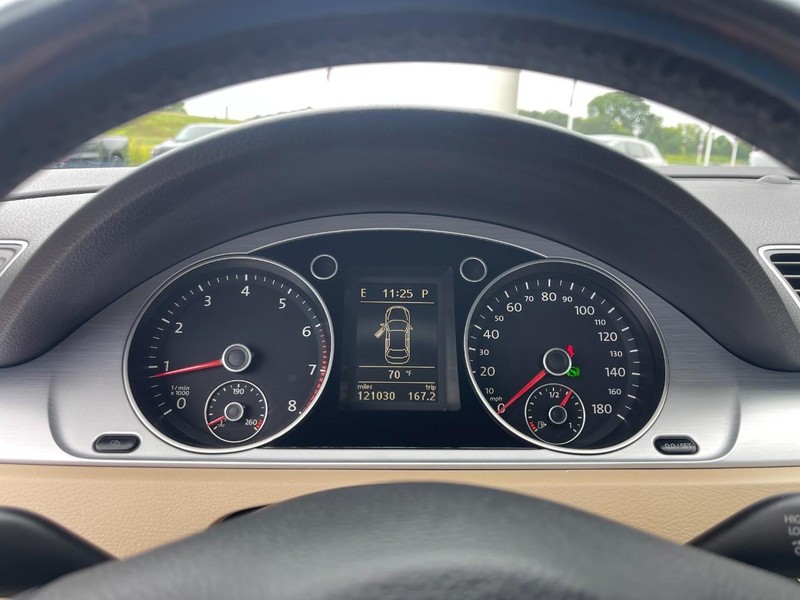 Volkswagen CC Vehicle Image 21