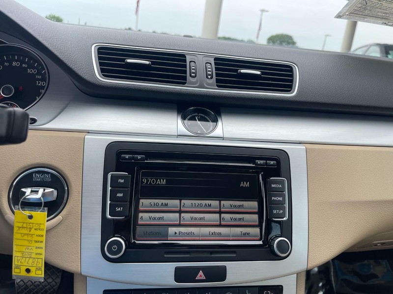 Volkswagen CC Vehicle Image 23