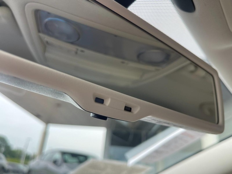 Volkswagen CC Vehicle Image 24