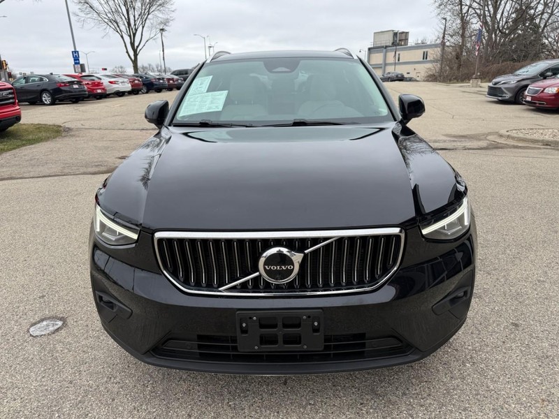Volvo XC40 Vehicle Image 02
