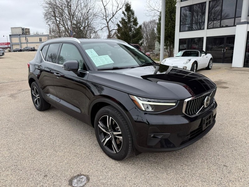 Volvo XC40 Vehicle Image 03