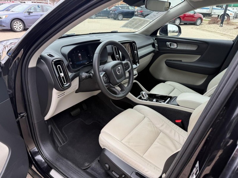 Volvo XC40 Vehicle Image 10