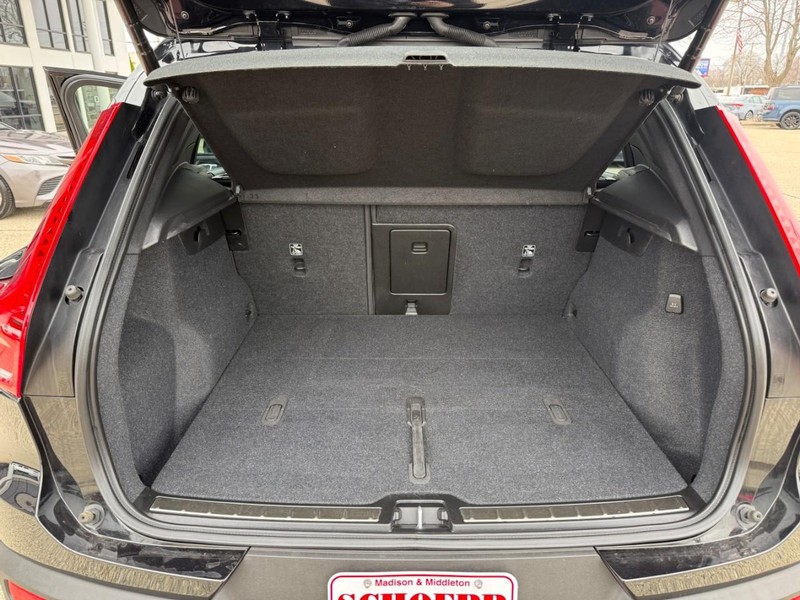 Volvo XC40 Vehicle Image 13
