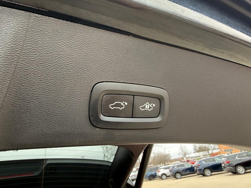 Volvo XC40 Vehicle Image 14