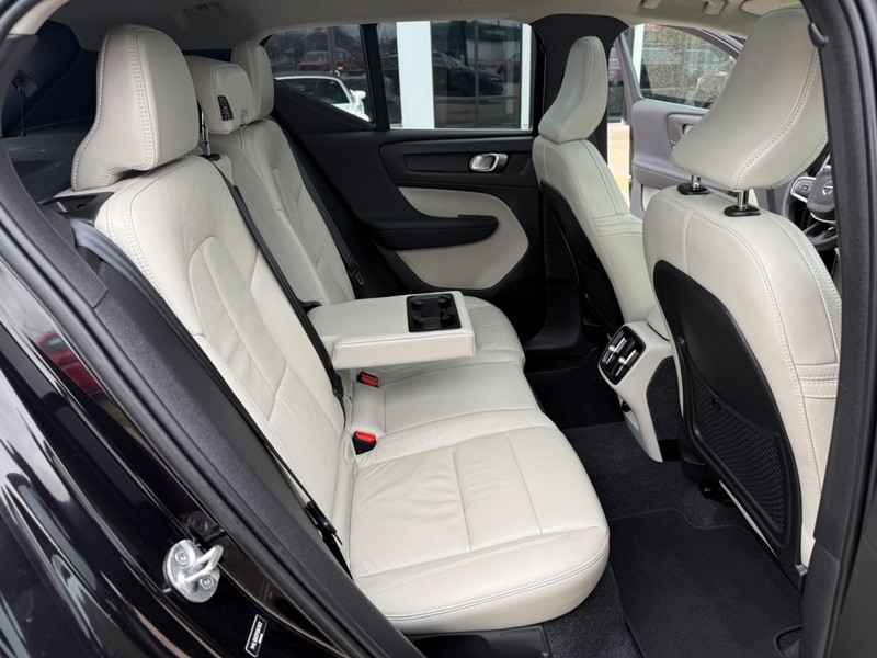 Volvo XC40 Vehicle Image 15