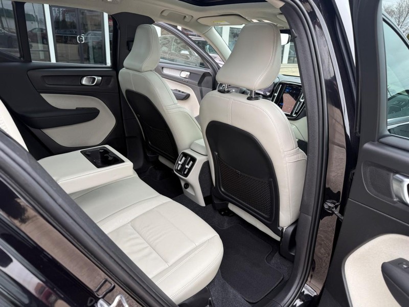 Volvo XC40 Vehicle Image 16