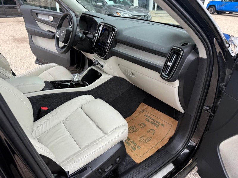 Volvo XC40 Vehicle Image 18