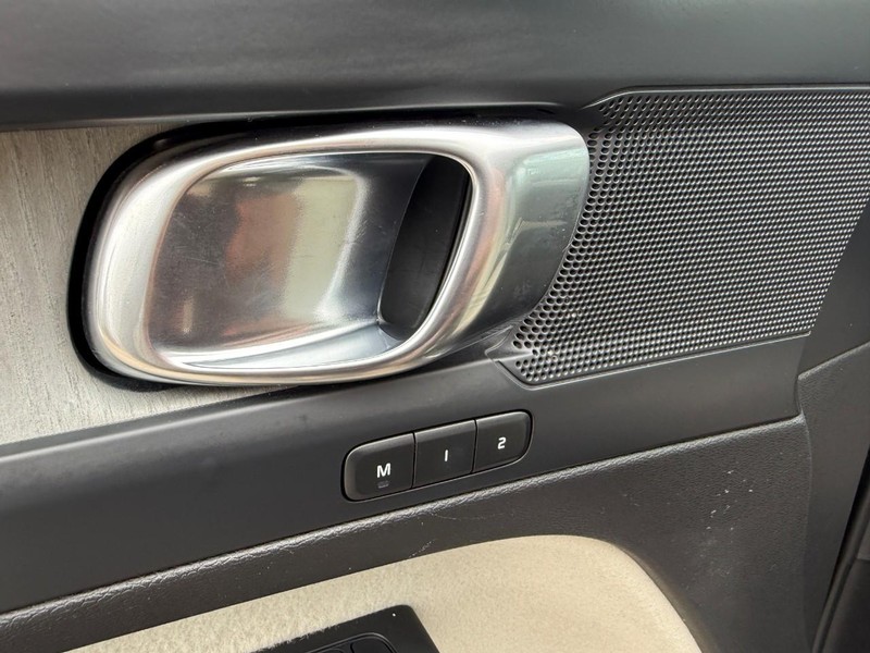 Volvo XC40 Vehicle Image 19