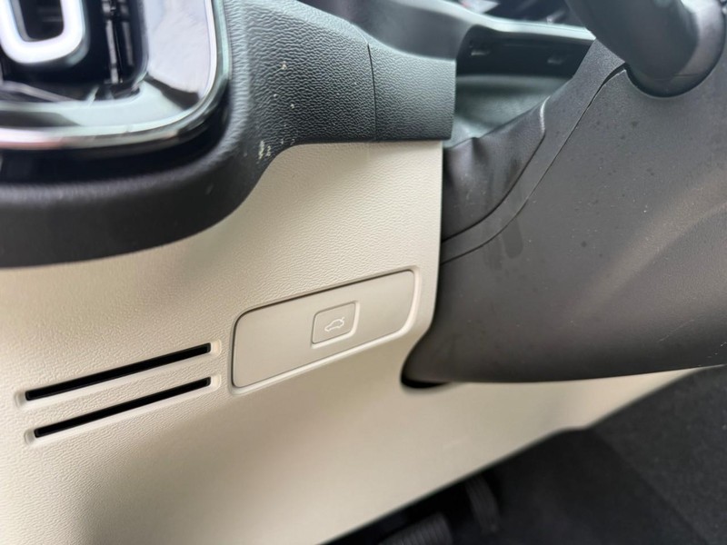 Volvo XC40 Vehicle Image 21