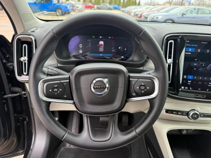 Volvo XC40 Vehicle Image 22