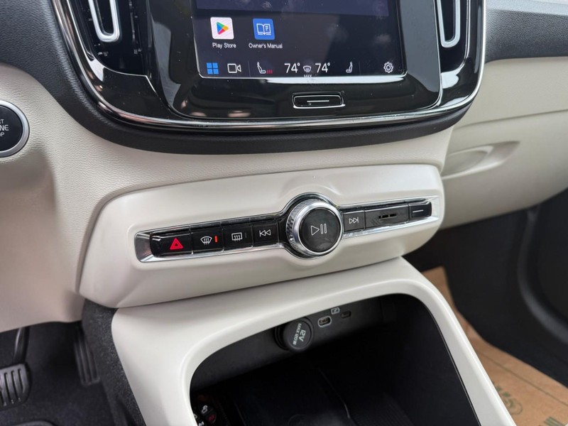 Volvo XC40 Vehicle Image 30