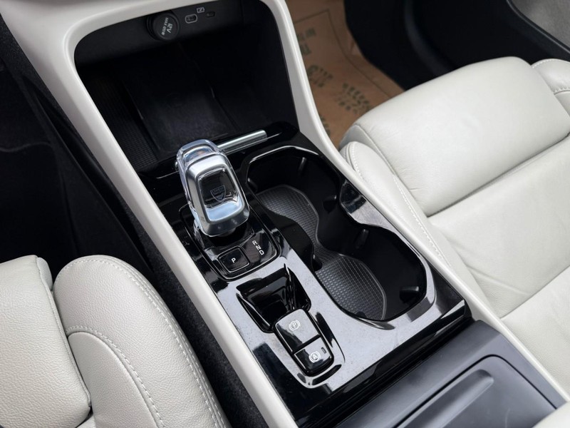 Volvo XC40 Vehicle Image 34