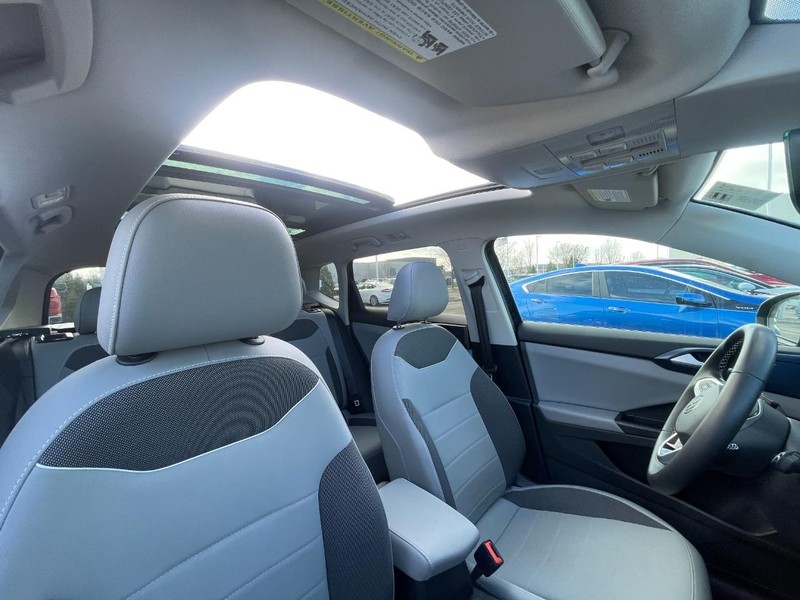 Volkswagen Taos Vehicle Image 03