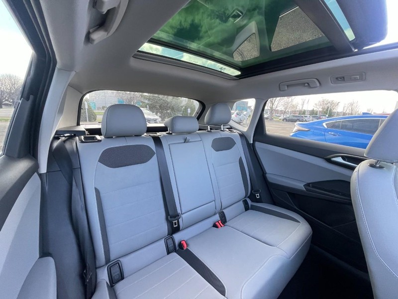 Volkswagen Taos Vehicle Image 05