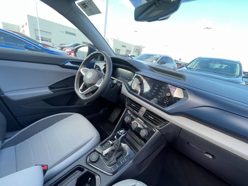 Volkswagen Taos Vehicle Image 06