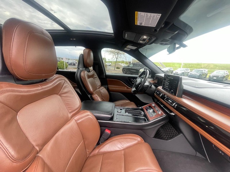 Lincoln Aviator Vehicle Image 08