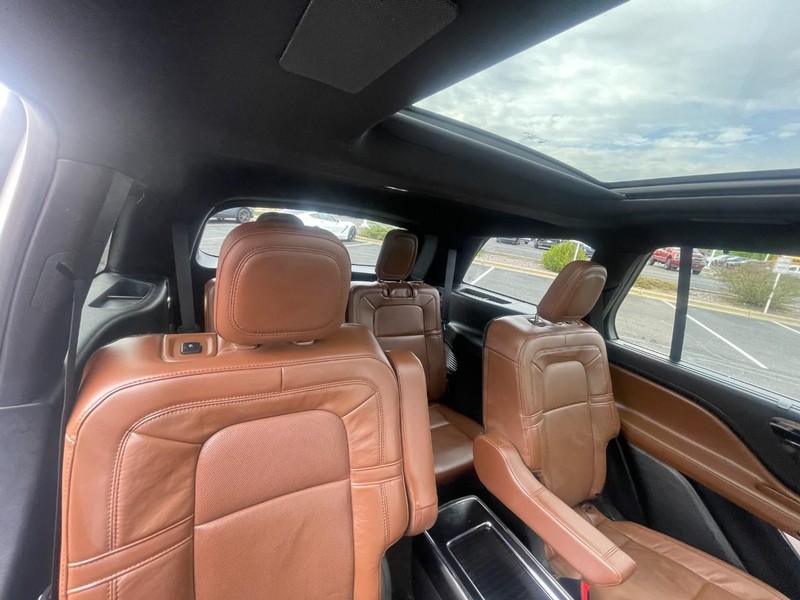 Lincoln Aviator Vehicle Image 12