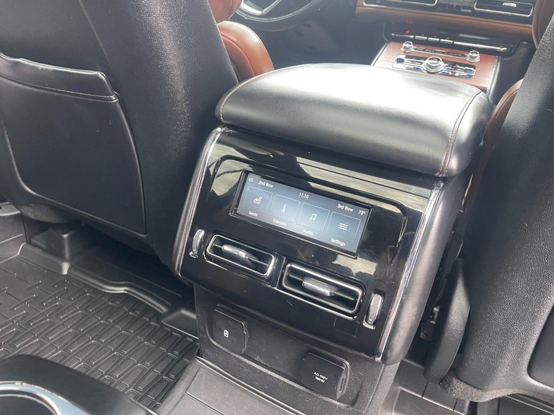 Lincoln Aviator Vehicle Image 13