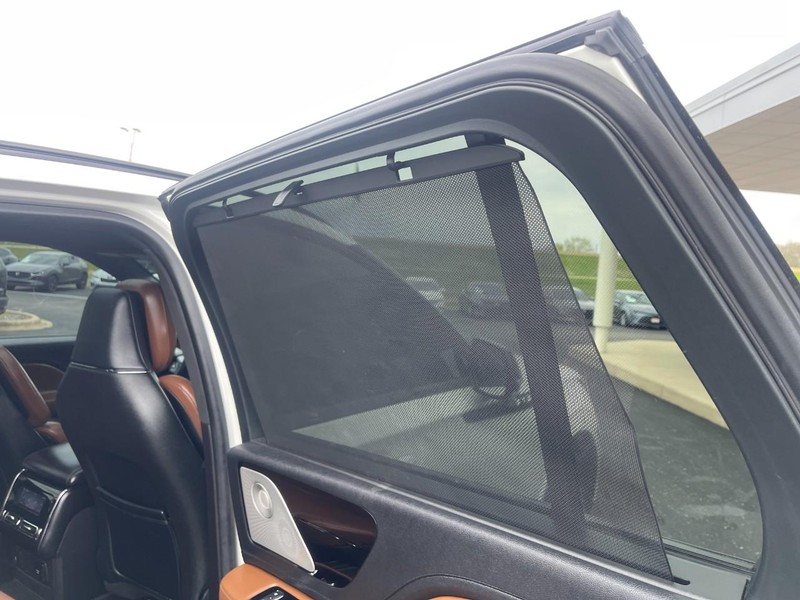 Lincoln Aviator Vehicle Image 15