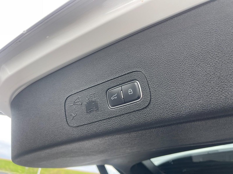 Lincoln Aviator Vehicle Image 17