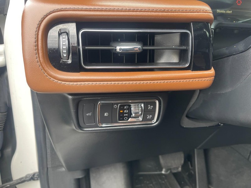 Lincoln Aviator Vehicle Image 24