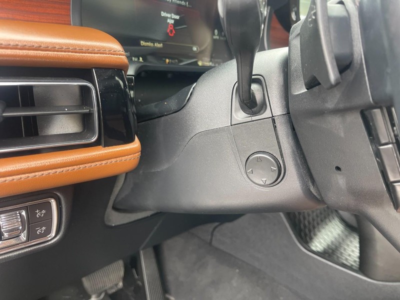 Lincoln Aviator Vehicle Image 25
