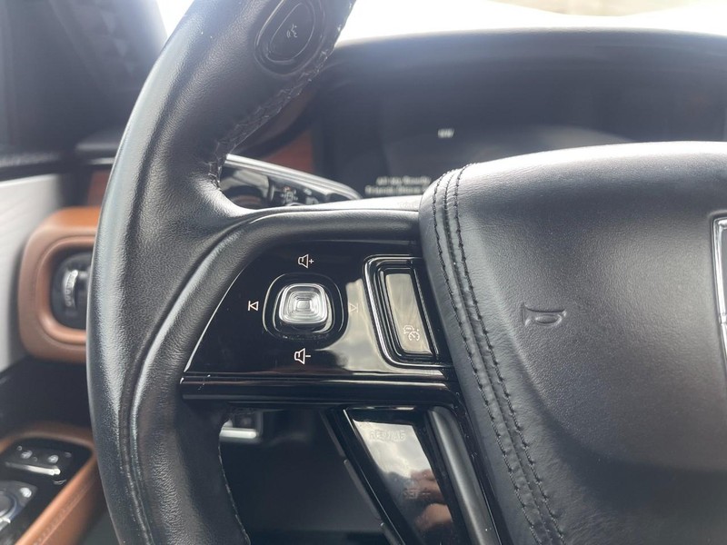 Lincoln Aviator Vehicle Image 27