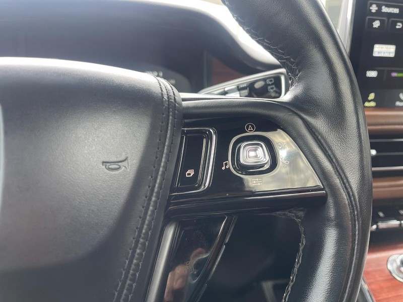 Lincoln Aviator Vehicle Image 28