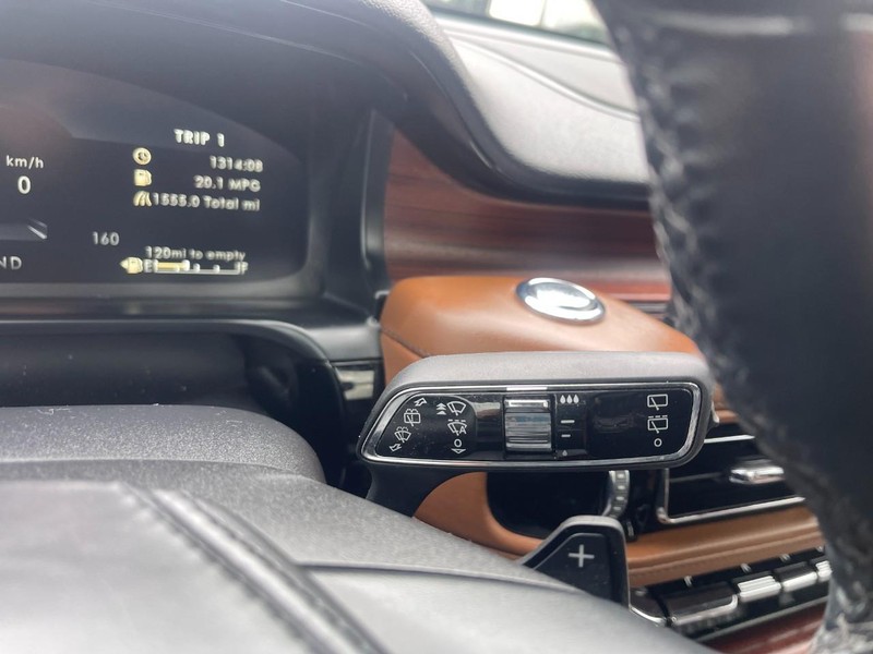 Lincoln Aviator Vehicle Image 30
