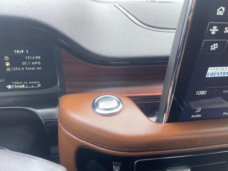 Lincoln Aviator Vehicle Image 32