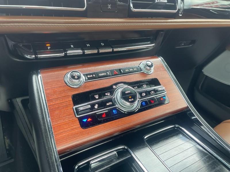 Lincoln Aviator Vehicle Image 33