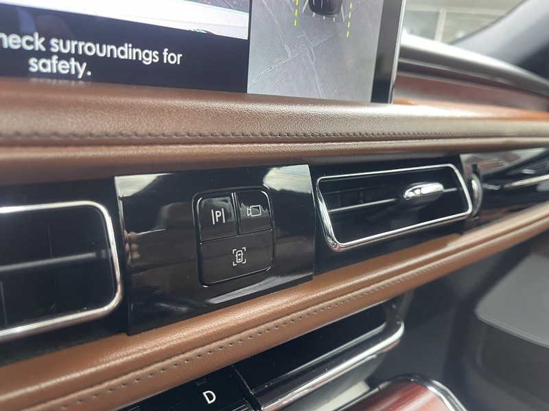 Lincoln Aviator Vehicle Image 39