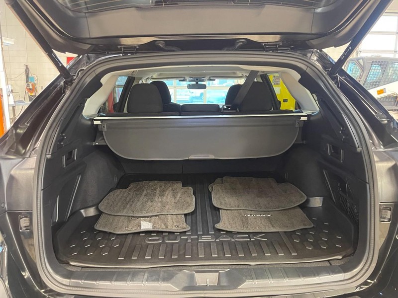 Subaru Outback Vehicle Image 13