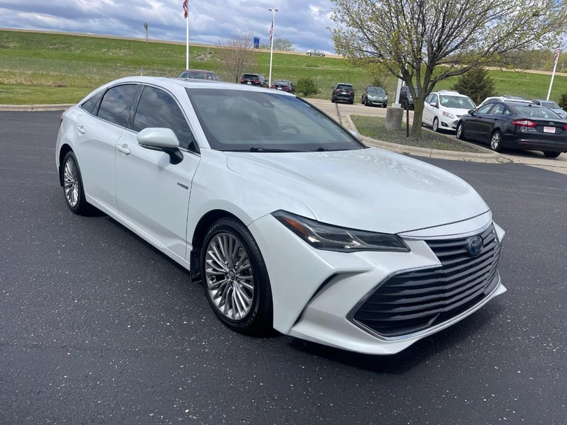 Toyota Avalon Vehicle Image 02