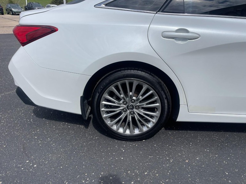 Toyota Avalon Vehicle Image 09